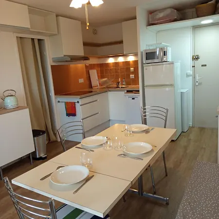 La Parenthese Ensoleillee Apartment *
